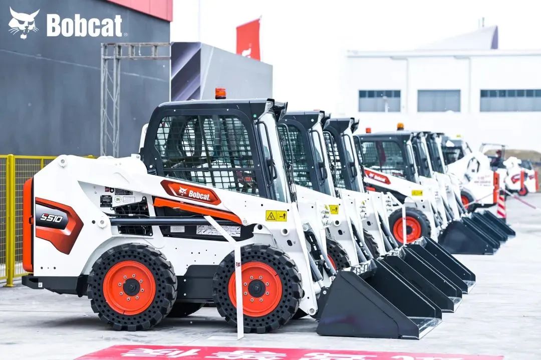 Find fault with a prize? Come and tell the difference between Bobcat S510 and S590