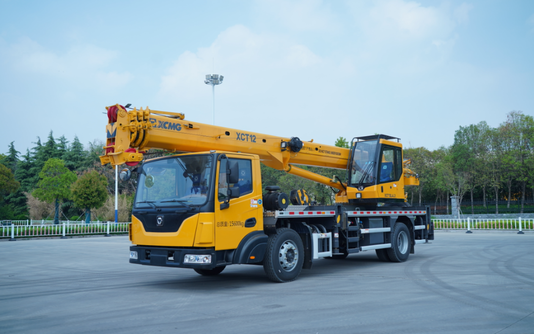 XCMG: Short Body, Large Span, High-Performance Compact 12-Ton XCT12L4 _ 3 Has Big News!