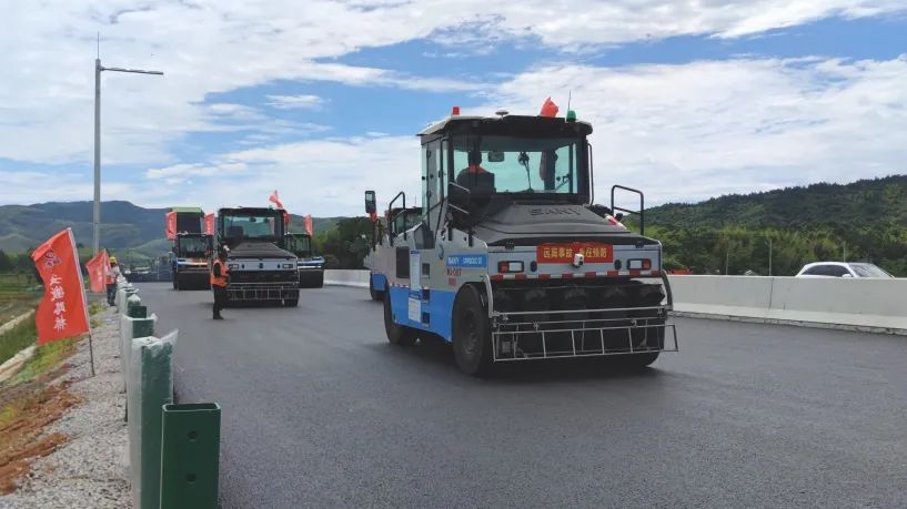 Successfully delivered the application! Large-scale construction of Sany Unmanned Pressing Machine Group in Xuanjing Expressway!