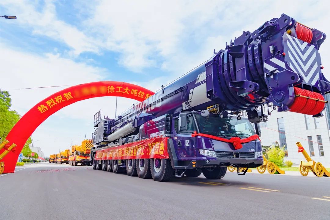 "Absolutely purple"! XCMG Large Tonnage Crane Hot Summer