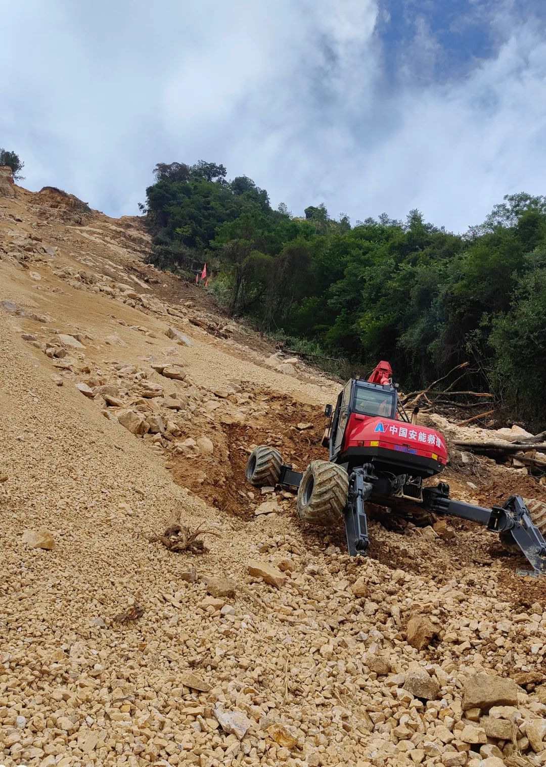 [Extreme Rescue] XCMG's "Steel Mantis" Continues to Rescue Landslides