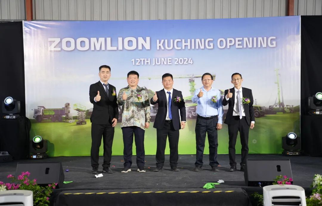 Thumbs up from Malaysian customers on the spot! Zoomlion Opens New Network in Malaysia