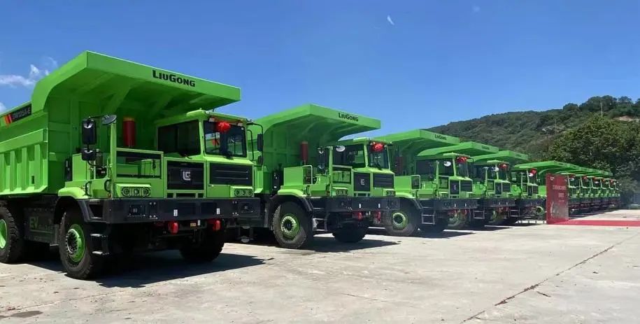 Electric products were delivered in batches, and overseas orders of 100 million yuan were obtained, and the output reached a new high. Liugong mining machinery production and marketing are booming!