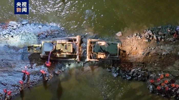 Tuanzhou Embankment Dam Breaks and Closes, 13 Large Flow Drainage Vehicles of Yingfeng Environment Emergency Rescue Drainage