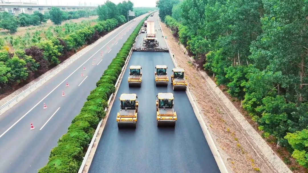 XCMG Digital Intelligent Cluster — — Lianhuo Expressway Maintenance Project Shows Strength!