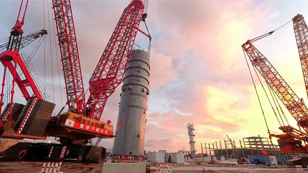 Sany Heavy Industry Co., Ltd.: The "heaviest and largest" equipment of Guangxi Petrochemical POSM Project was hoisted perfectly, and four 80-meter super-large towers were installed in 14 days.