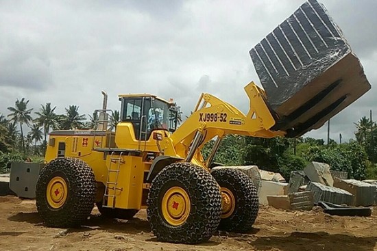 Xiamen-Jinmen Large Tonnage Forklift Machine, Going to "New"