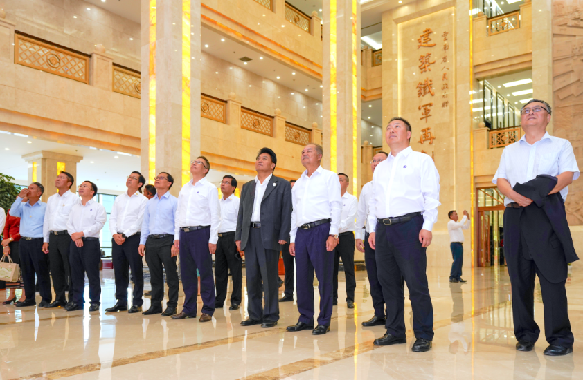 Thumbs up frequently! Lao Deputy Prime Minister Jiqiao Kaikampitun and His Delegation Visited Sany Electric Equipment