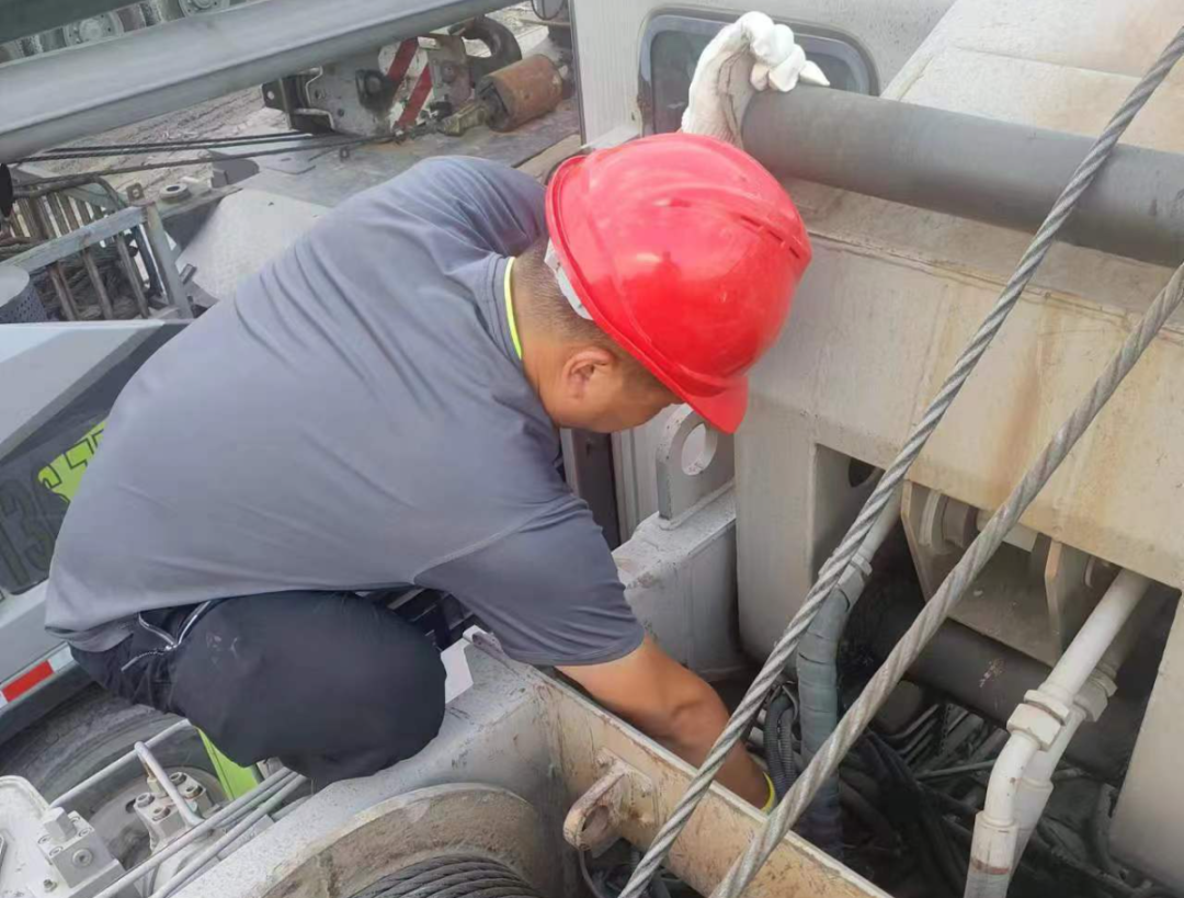 Steady and far-reaching, the service never stops on the road; Zoomlion's ingenious service, sincere treatment of every customer-Zhejiang Station, Gansu Station