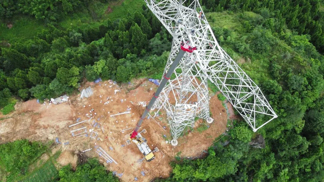 80 Tons on the Ground to Support 800 kV UHV Construction of Harbin-Chongqing Railway-Sichuan Section