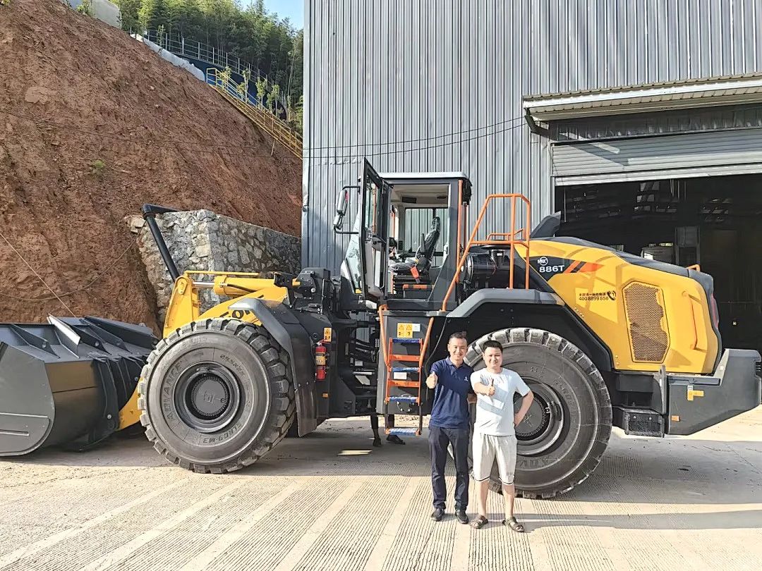 The first Liugong 886T loader was successfully delivered, and the "8-ton ceiling" showed its power in metal mining.