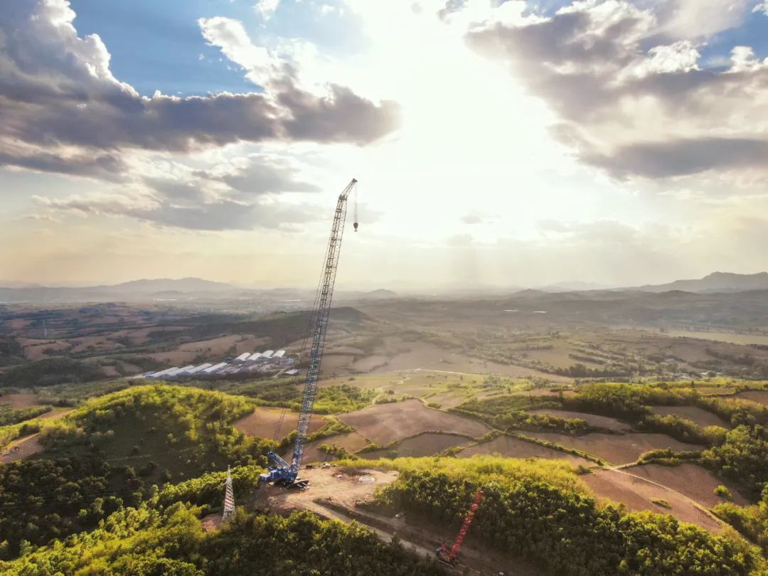 Sany Heavy Industry: One word: beautiful! This "blue friend" shows you our magnificent rivers and mountains.