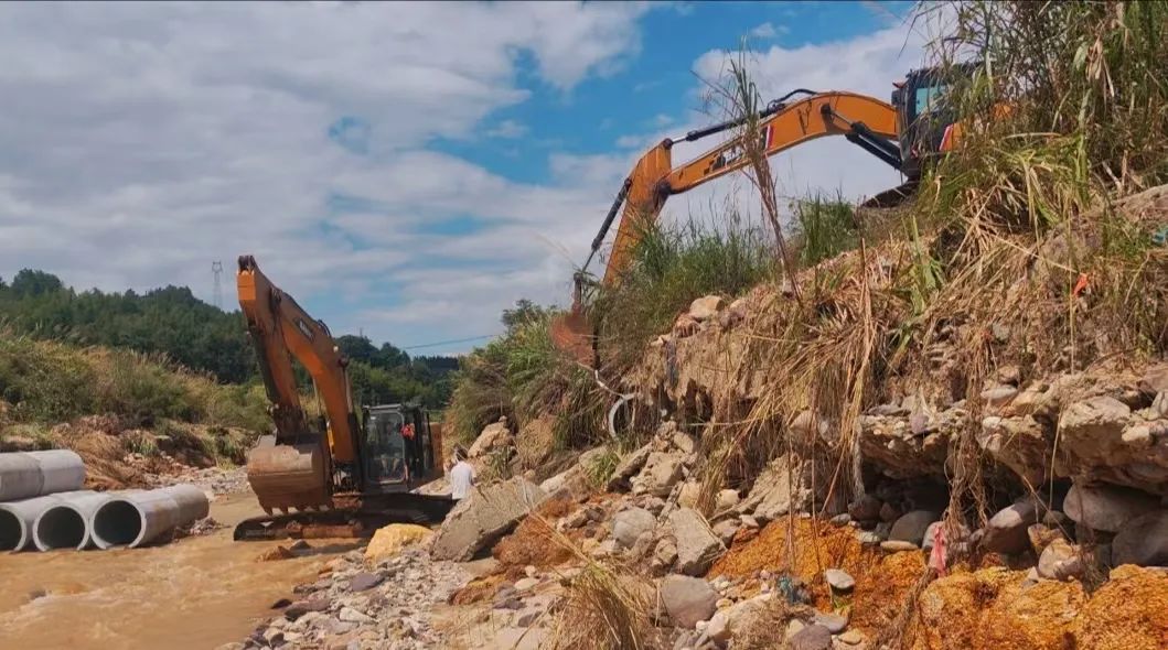 Love Relay Sany Group and Sany Foundation donated 8 million yuan to Chenzhou disaster area, including 5 million yuan in cash and 3 million yuan in materials. Zixing, hold on! Chenzhou, come on!