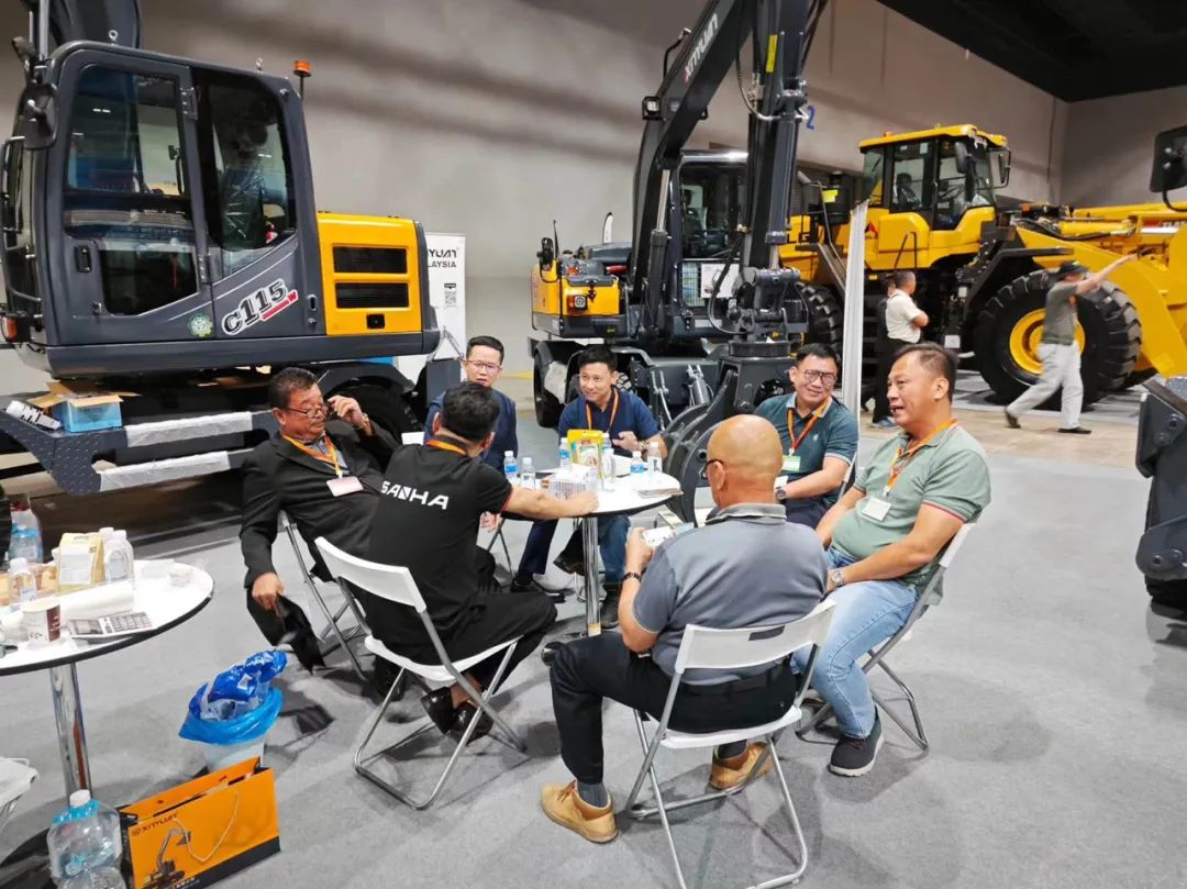 Xinyuan Wheel Excavation made a brilliant appearance at the Southeast Asia International Construction Machinery Exhibition!