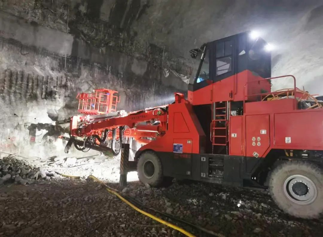 Construction of Pumped-storage Power Station Assisted by Computerized Three-arm Drill Jumbo of China Railway Construction Heavy Industry