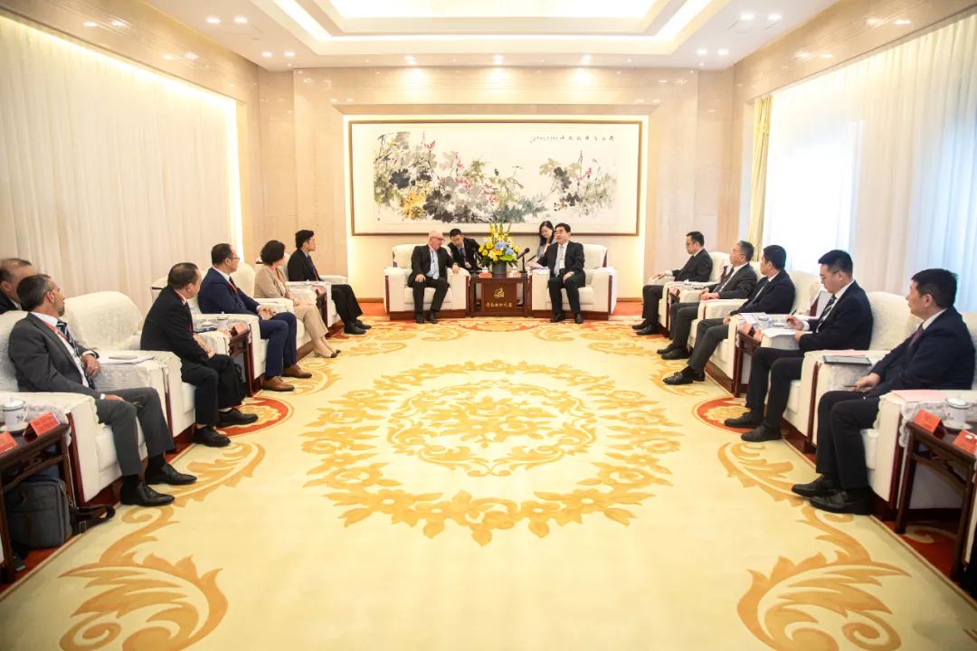 Man Shengang Meets with Representatives of Global Partners Specially Invited by Shandong Heavy Industry at the Fifth Summit of Leaders of Multinational Corporations