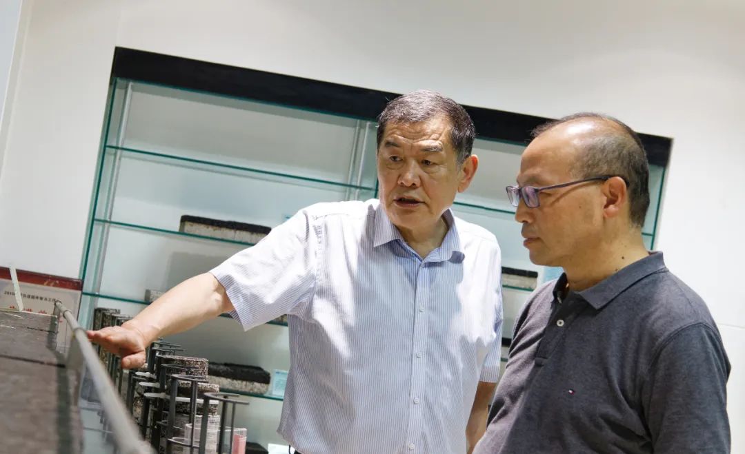 Wu Peiguo, Secretary-General of China Construction Machinery Industry Association, Visited Gaoyuan Road Group