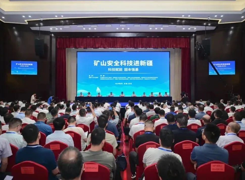 Easy Control Intelligent Driving Appears in "Mine Safety Science and Technology into Xinjiang" Activity