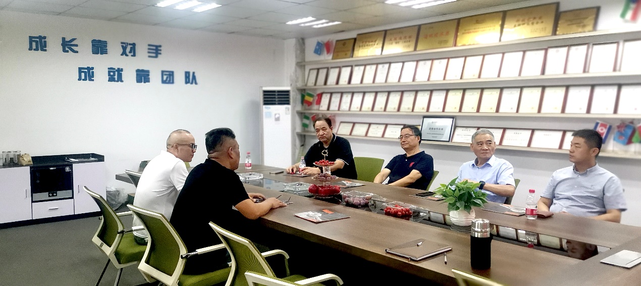 Jiao Shengjie, President of Road Construction and Maintenance Machinery Branch of China Construction Machinery Industry Association, Deeply Investigates Zhejiang Zhuma Machinery