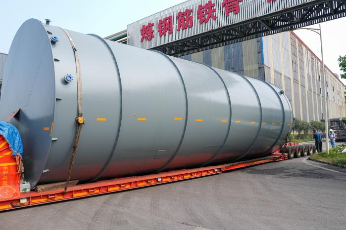 Sichuan Development Xingxin Vanadium Energy Technology Co., Ltd. 60000m3/a Short Process Vanadium Electrolyte Production Line Construction Project Successfully Hoisted the First Equipment