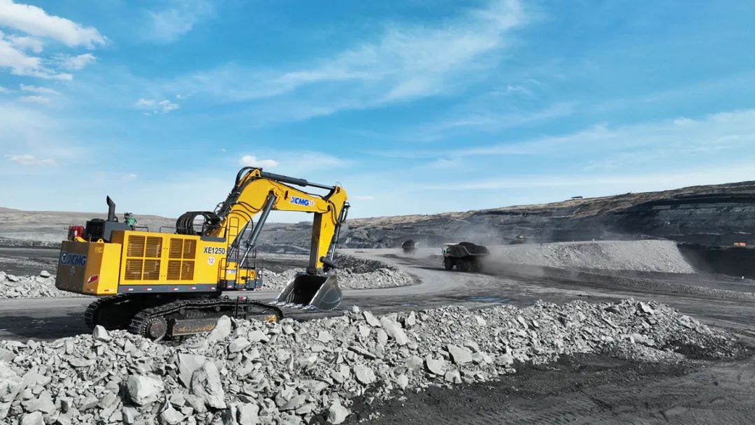 Twenty thousand hours, the more you dig, the more powerful you are! Xugong Mining Excavator Gallops Northwest Mines