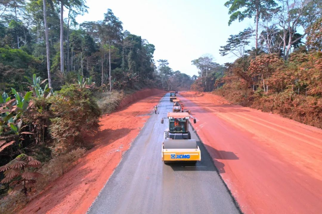 CCTV double attention! XCMG makes another big move on the Lu-Mangin Highway in Africa →