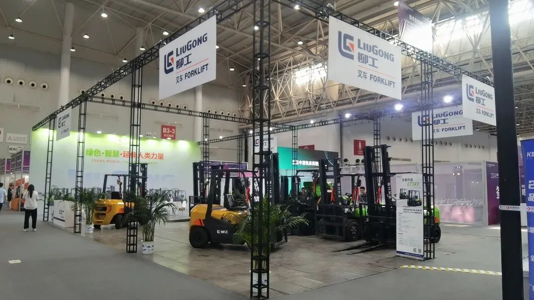 Liugong Electric Forklift Appears at the 24th China International Mechanical and Electrical Products Expo