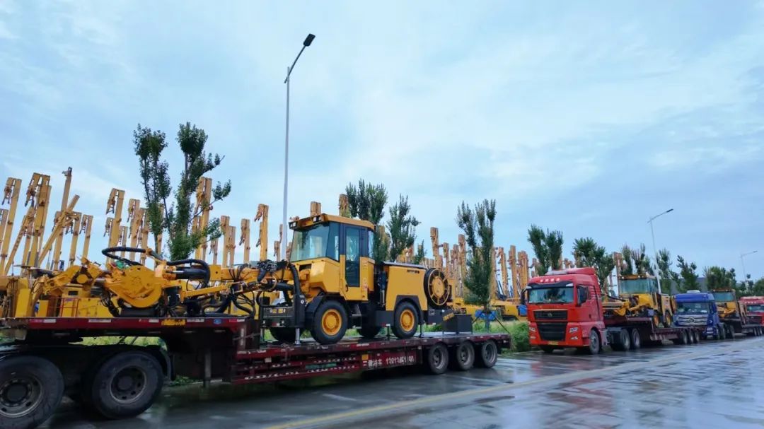 Departure Time | XCMG Bolt Drill Truck Departure Overseas Mines