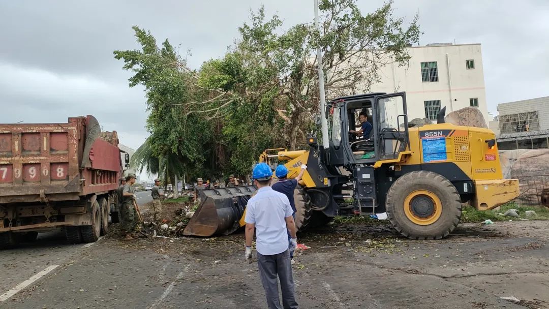 Liugong Equipment Helps Post-disaster Reconstruction of Typhoon Capricorn