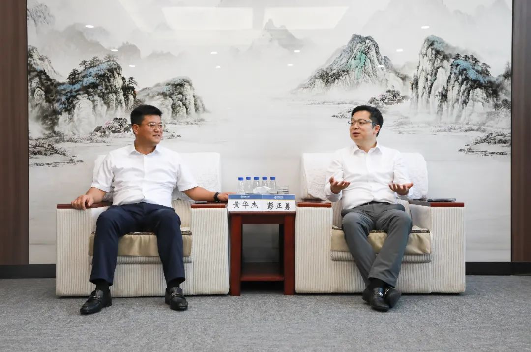 Peng Zhengyong Meets with Huang Huajie, Party Secretary and Executive Director of Southwest Company of CCCC First Highway Engineering Group