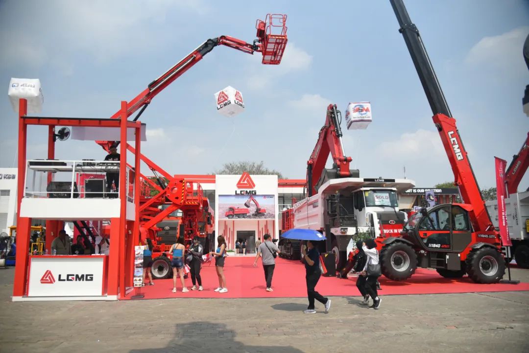 Deepen the Indonesian market and draw a blueprint for the mining industry! Lingong Heavy Machinery Shines at Jakarta Mining Exhibition 2024