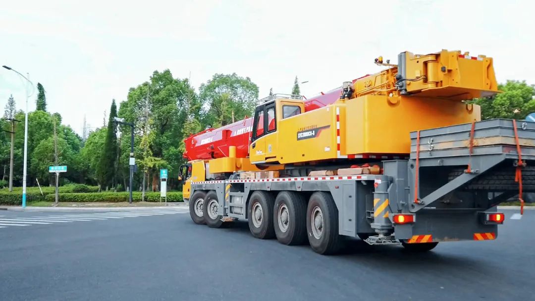 Sany Heavy Industry: What is the positioning geometry of the 300-ton truck crane? Did you wear the same shirt as the whole ground?