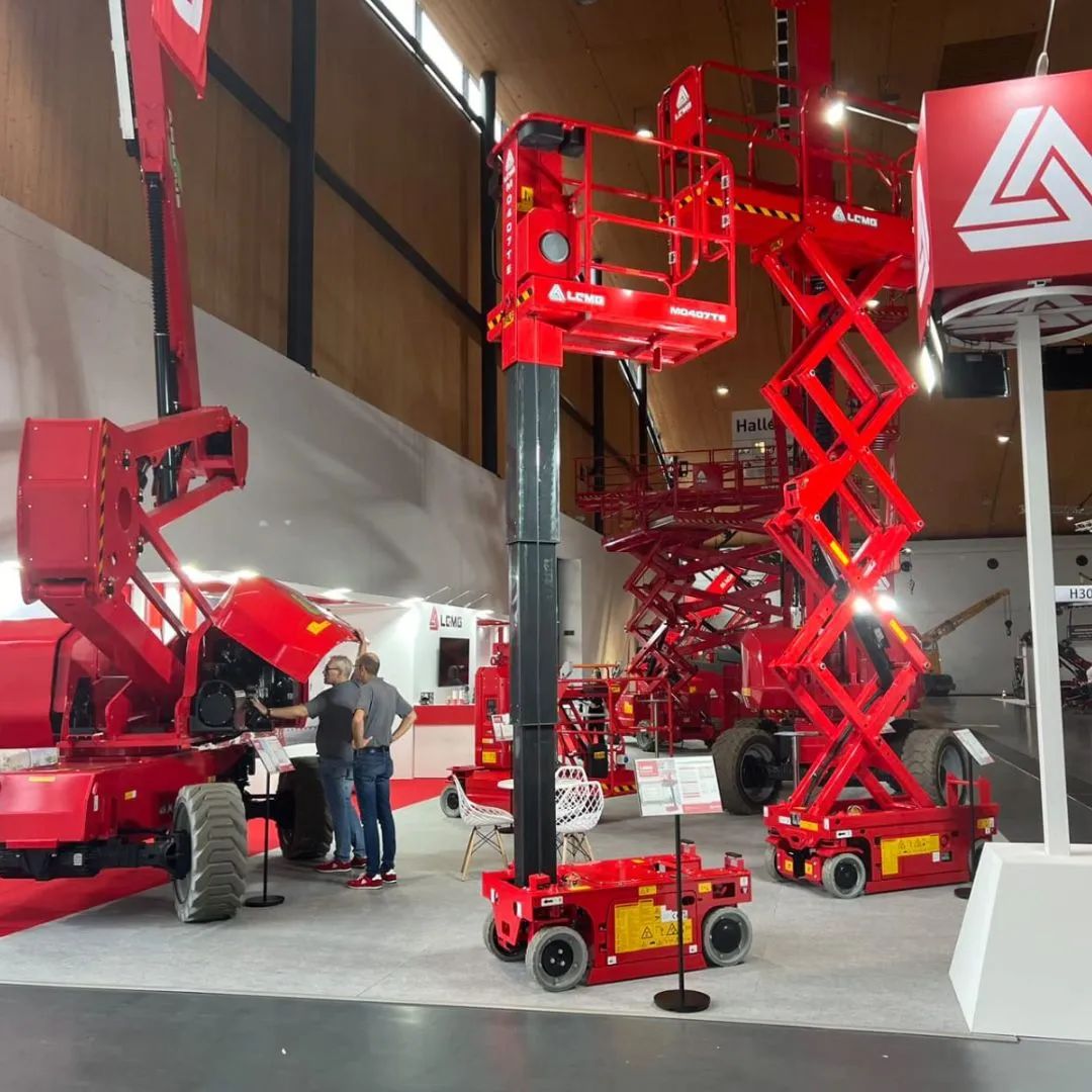 Lingong Heavy Machinery "Red" Stunning Appearance in Major European Exhibitions