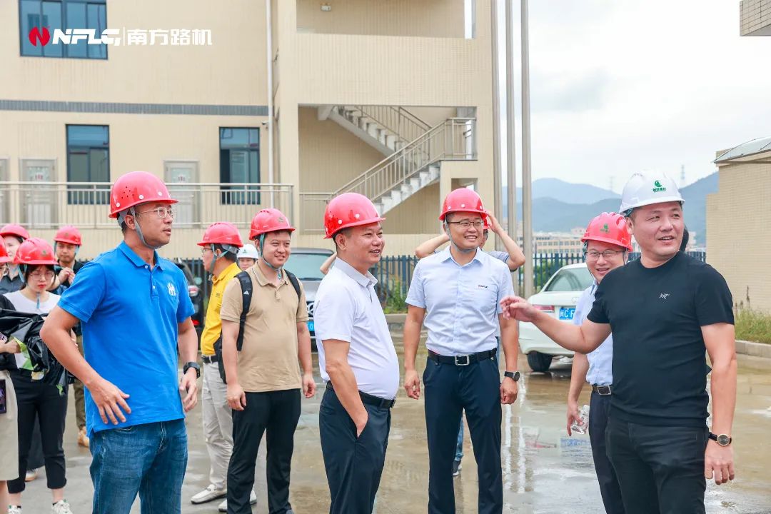 Guangxi Bulk Cement Application Industry Research Group Visited Nanfang Road Machinery for Investigation and Research