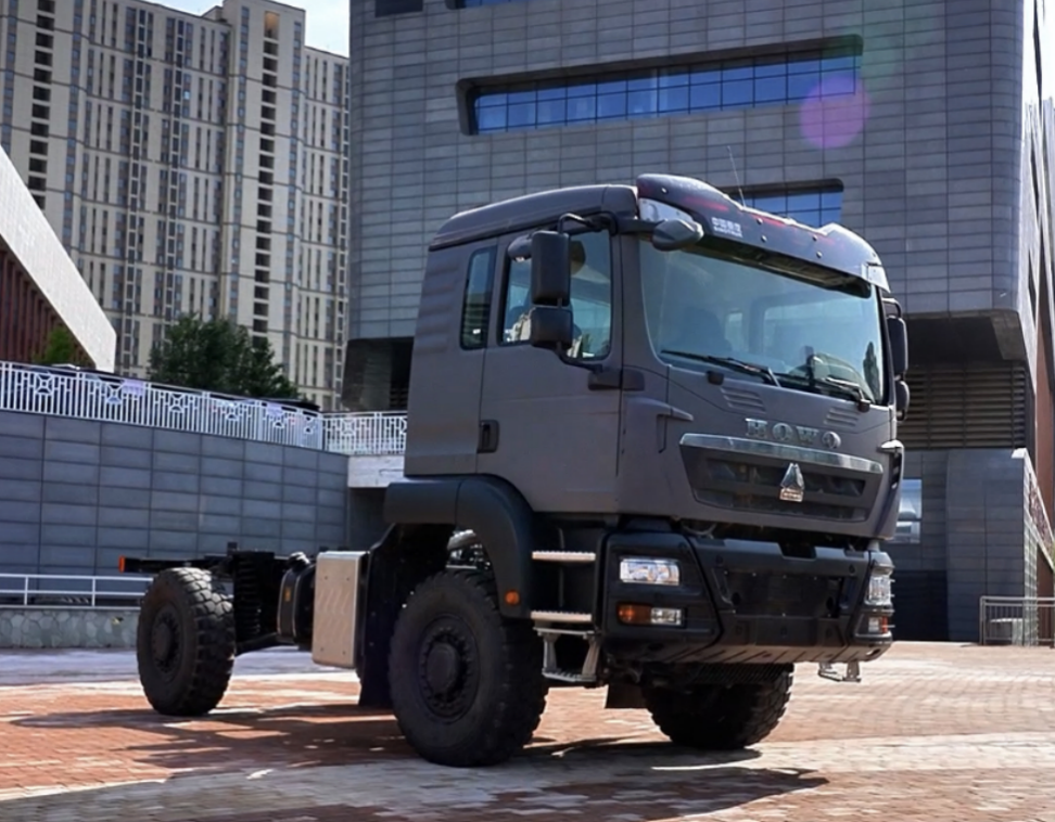 Sinotruk HOWO medium-sized 4 × 4 independent suspension off-road vehicle: dominate the wilderness and gallop wantonly!