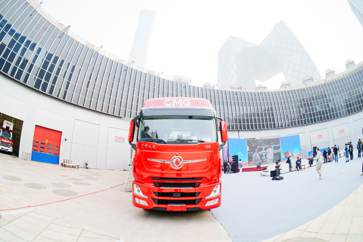 China's Red Riding the East Wind! Dongfeng Tianlong GX Glory Delivery