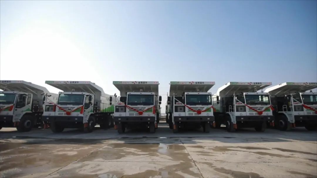 Batch delivery of Yutong pure electric mining card to Tangshan Jidong Cement