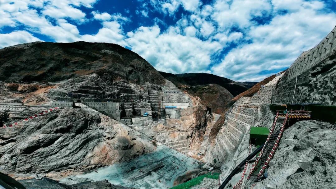 "Dam" gas! Liugong Unmanned Roller Helps the World's Highest Concrete Face Rockfill Dam