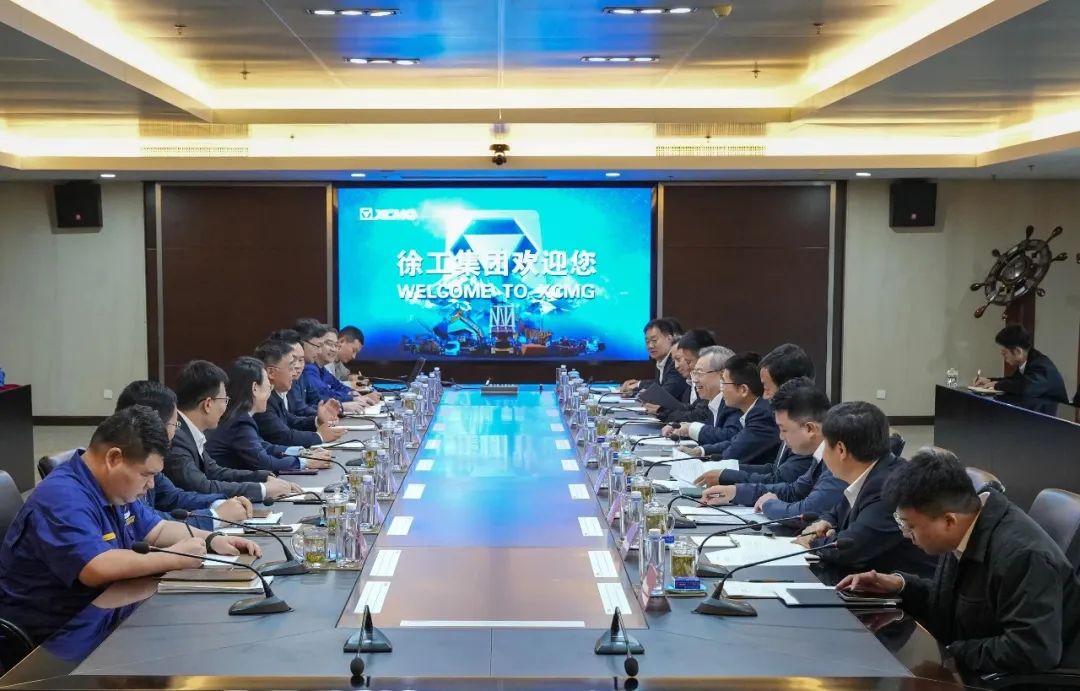 XCMG Yang Dongsheng Meets with Liu Jingzhen, Party Secretary and Chairman of China Logistics Group