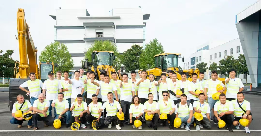 The Power of Example | Shandong Lingong Good Driver "Passing on and Helping" Paves the Way for the Growth and Realization of Construction Machinery Operators