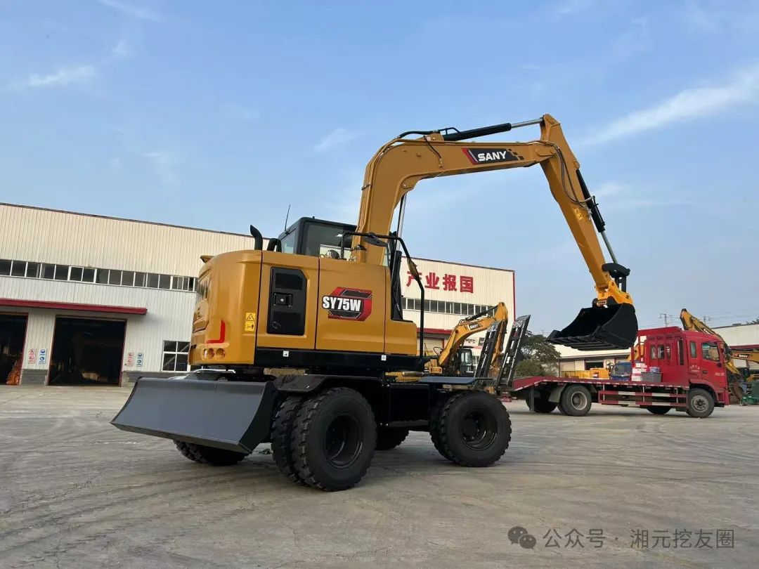 Warm congratulations on the glorious delivery of the first SANY SY75W wheel digger in Anhui