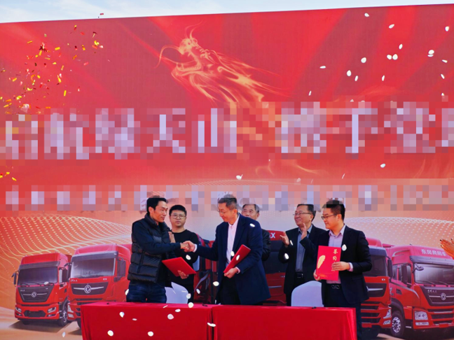 80 Dongfeng Tianlong Electric Tractors Open up a New Situation of Green Transformation in Xinjiang