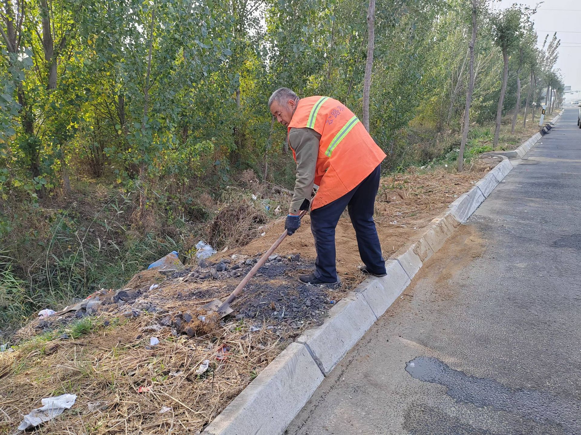 Xiajin Highway Sub-Center Strengthens Road Maintenance and Improves Road Appearance