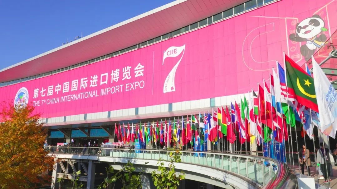 Seven "full-time students"! Yutong once again escorts China International Import Expo