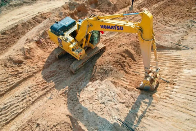 Excellent performance and worry-free construction | Komatsu PC200-11M1 Your right-hand man in engineering