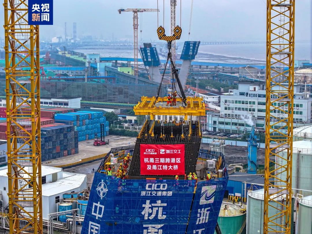 CCTV Focus! XCMG Super Tower Helps Build World-class Bridge Project