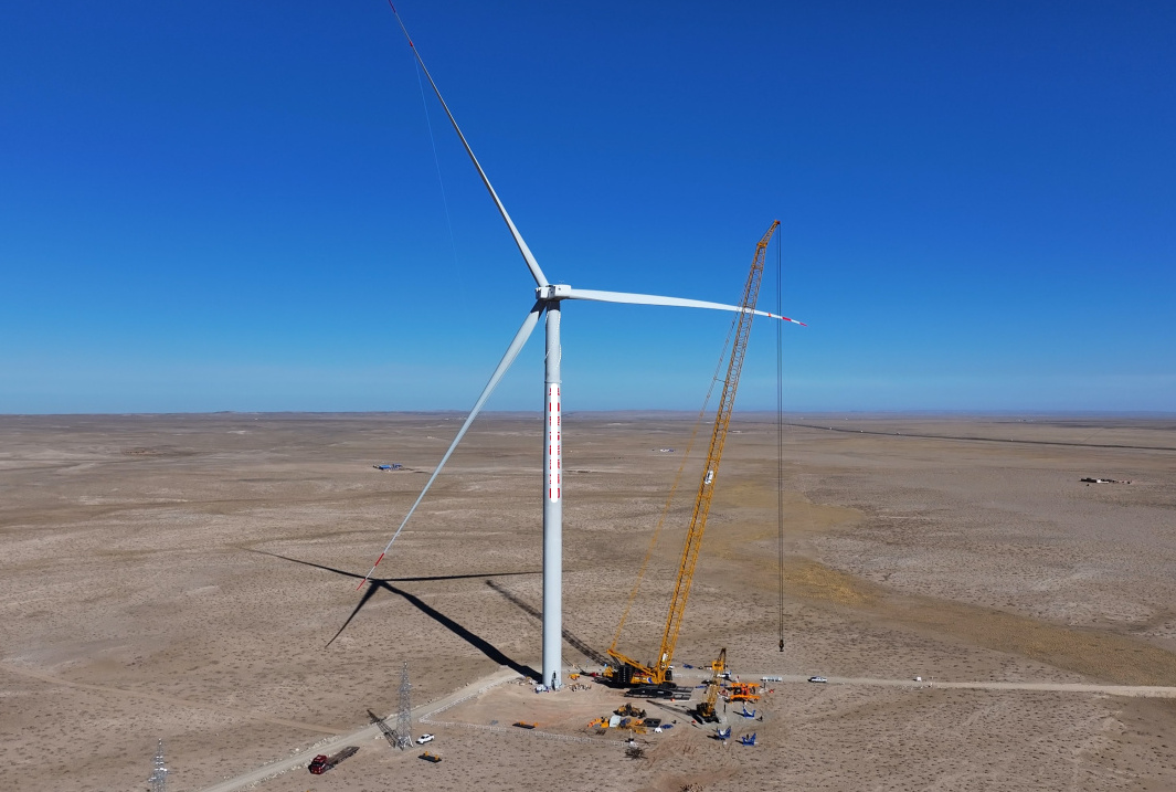 First show of 1,300-ton new wind power product! XCMG's 1000-ton Crane Adds New Strength