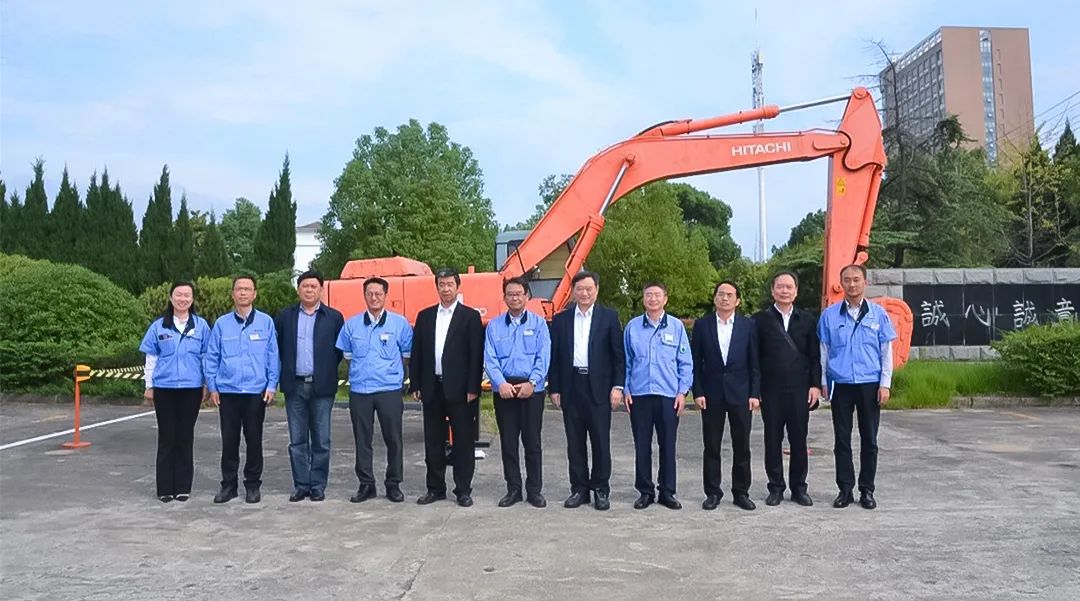 Su Zimeng, President of China Construction Machinery Industry Association, and his delegation had a discussion with the leaders of Hitachi Construction Machinery (China) Co., Ltd.