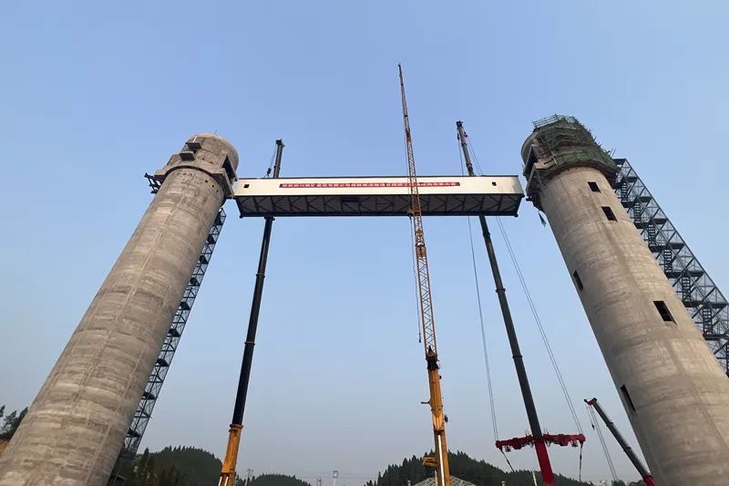 Shaanxi Construction Machinery Construction Steel Structure Successfully Completed the First Truss Hoisting Task of Copper Coal Steel Structure Trestle Project