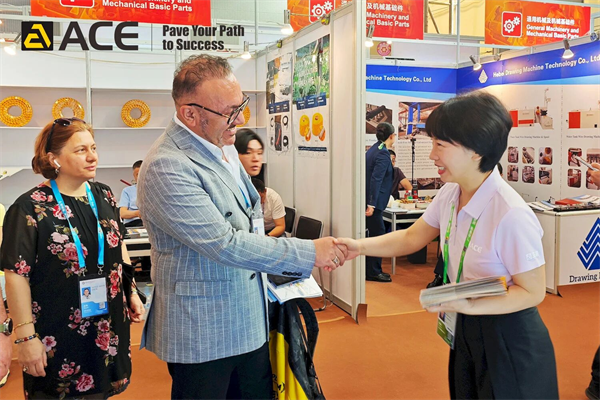 On the day following their negotiations at the Canton Fair, Turkish clients immediately visited the ACE Group asphalt plant factory for an on-site inspection.